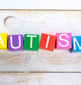 Cómo educar a un niño autista - Apréndete