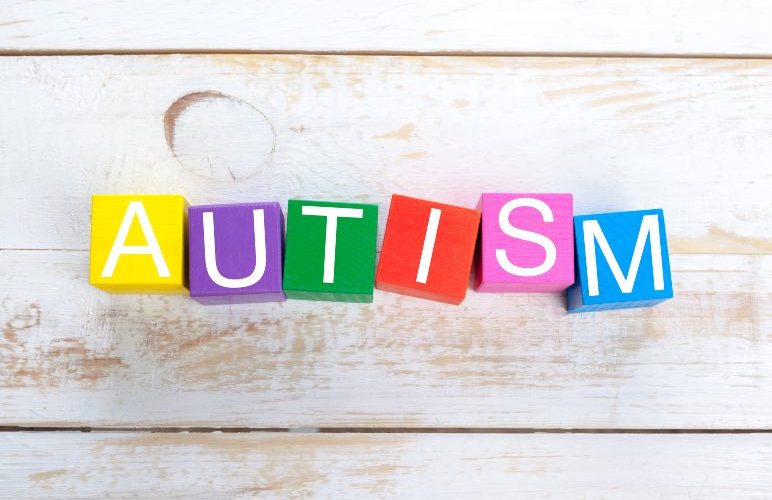 Cómo educar a un niño autista - Apréndete