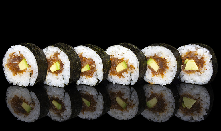 Cómo hacer sushi futomaki paso a paso - Apréndete