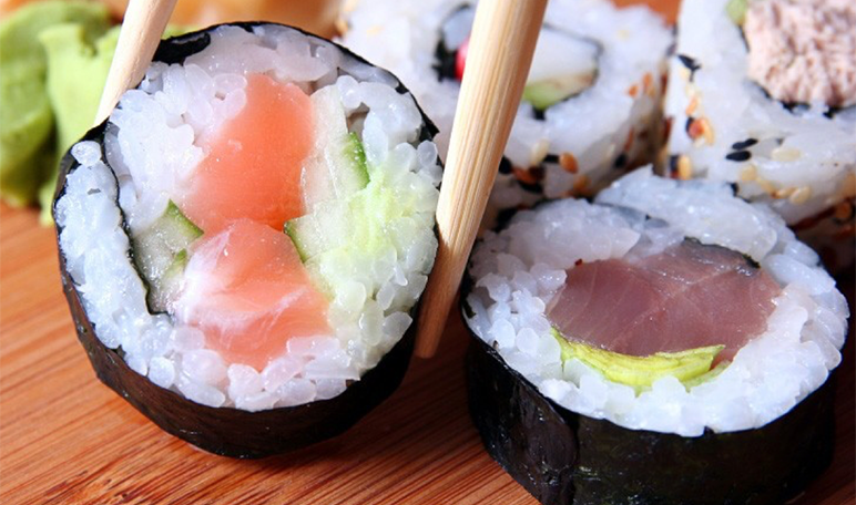 Utensilios necesarios para saber cómo hacer sushi