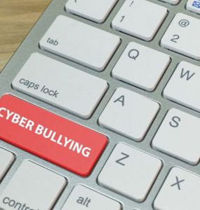 ¿Qué es el bullying cibernético? - Apréndete