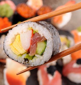 Cómo hacer sushi futomaki paso a paso - Apréndete