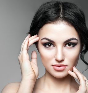 Rutina facial en 6 pasos con Sesderma, la marca de moda de cosmética española - Apréndete
